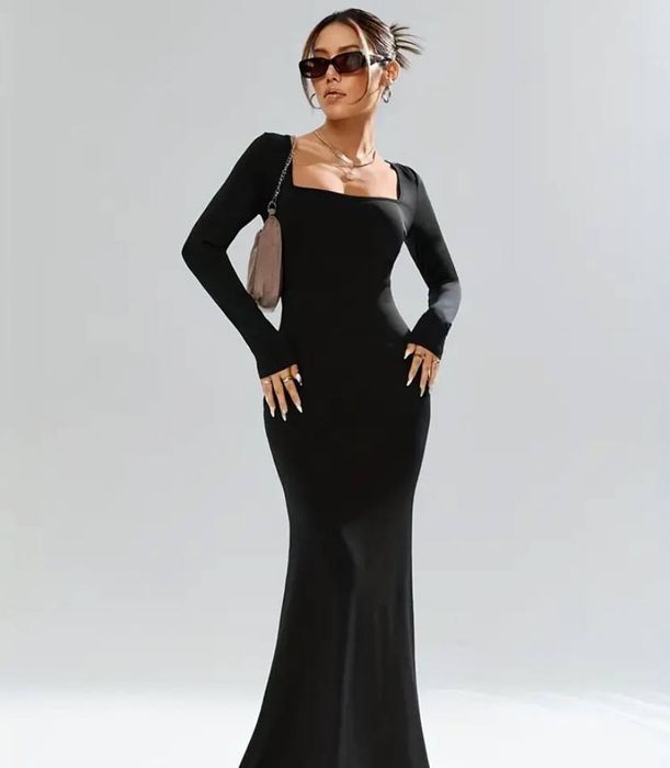 Облягаюча сукня довжина максі
Розмір хс-с
Ціна 300