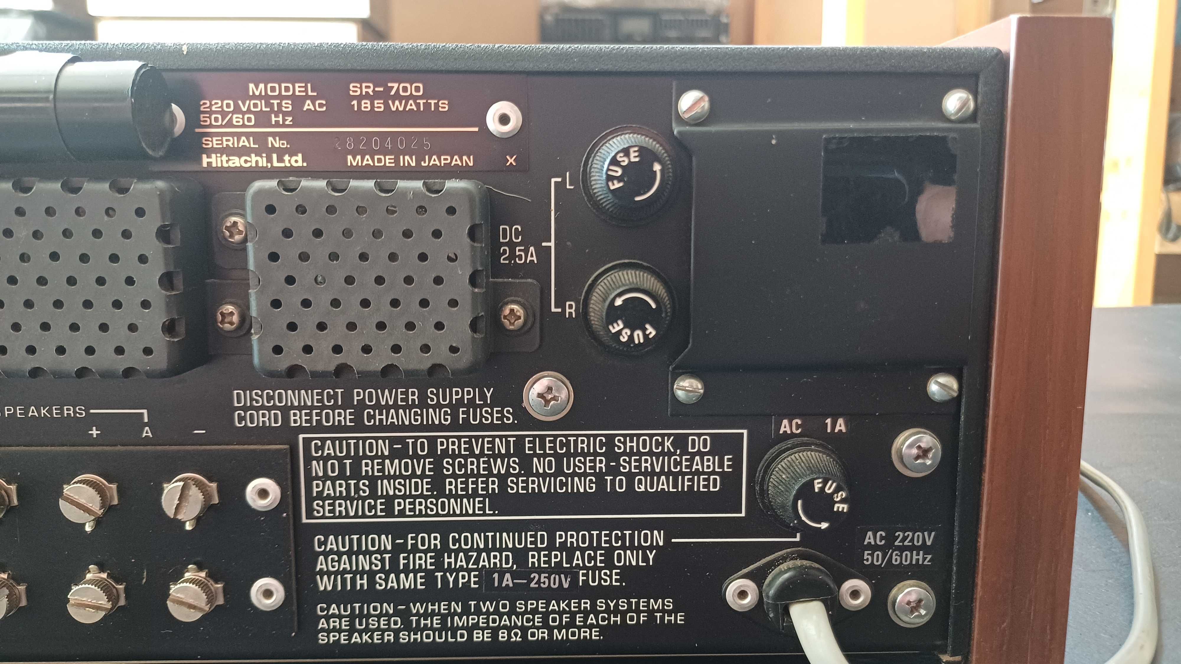 Wzmacniacz audio tuner FM HITACHI SR-700