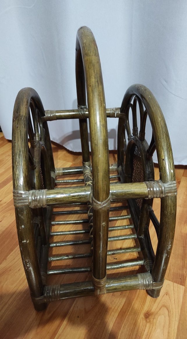 Gazetnik rattanowy,rattan kolonialny vintage