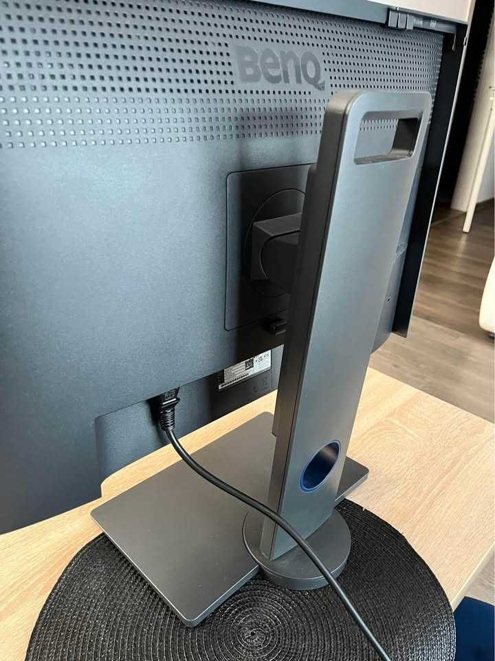 BENQ SW240 to 24-calowy monitor