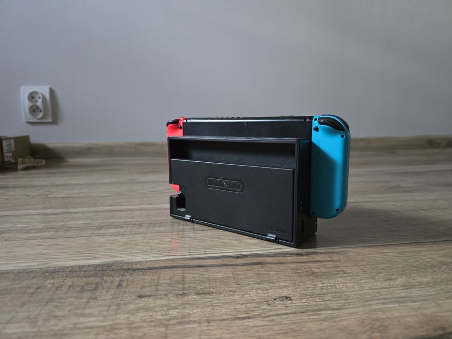 Nintendo Switch + pad i etui