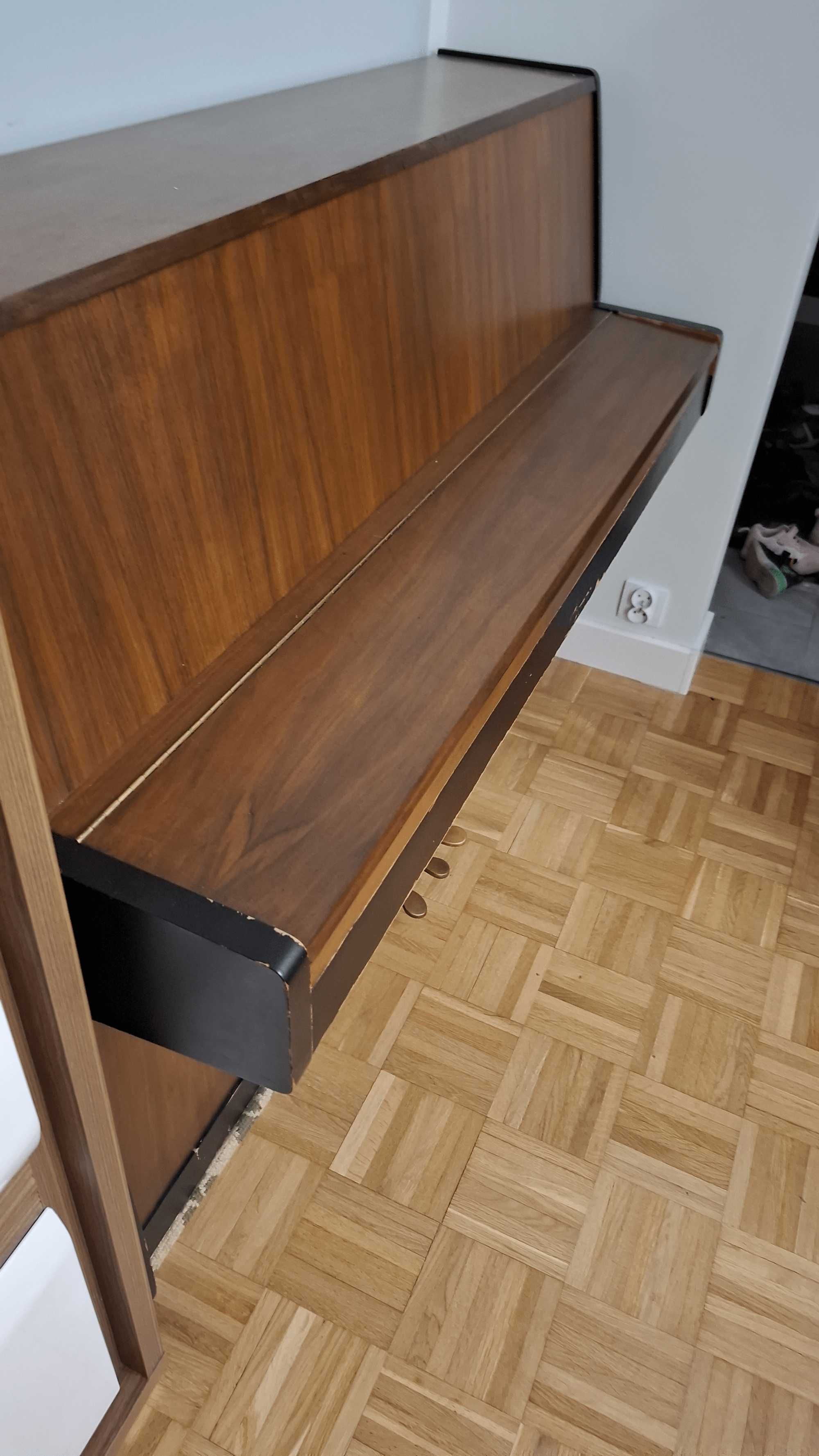 Pianino akustyczne "Legnica"