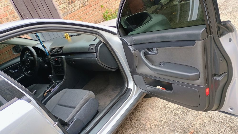 Продам Ауді А4 б6 1.6 бензин