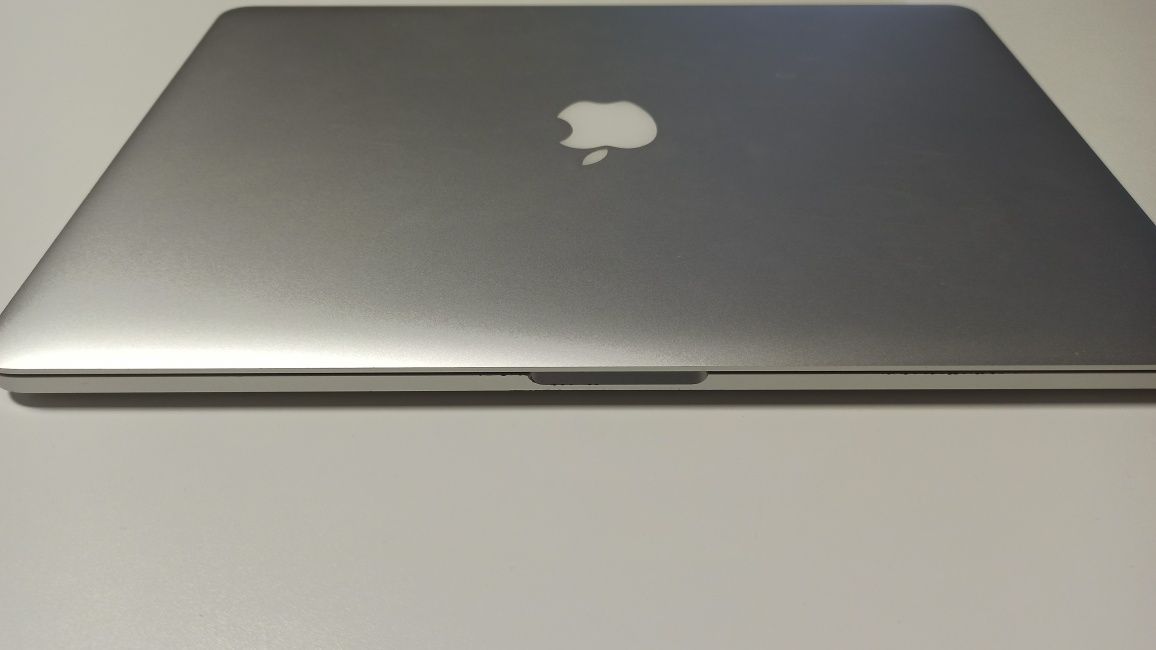 MacBook Pro (Retina, 15-calowy, połowa 2015 r.)