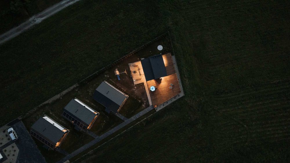 Tulichatki- domki w Beskidach z widokiem na jezioro