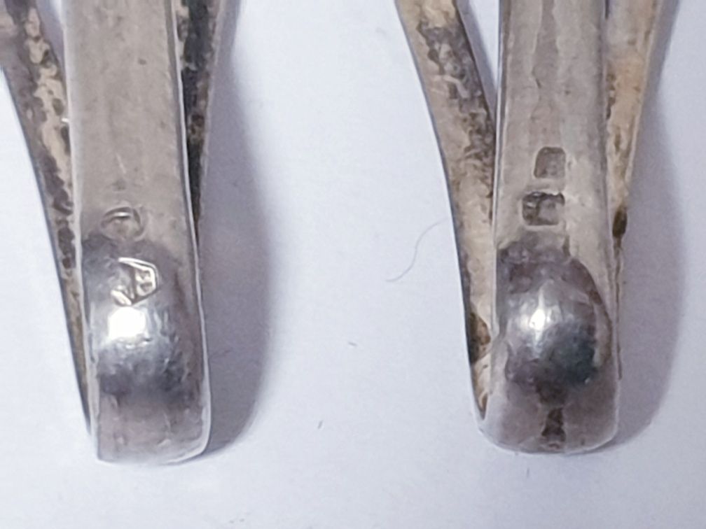 Antigos clips de gravatas em prata contrastada com esmalte