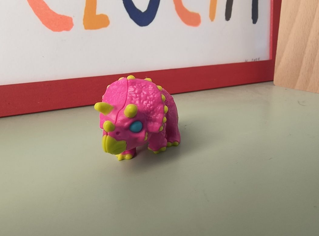 3 figurki z Kinder Joy
