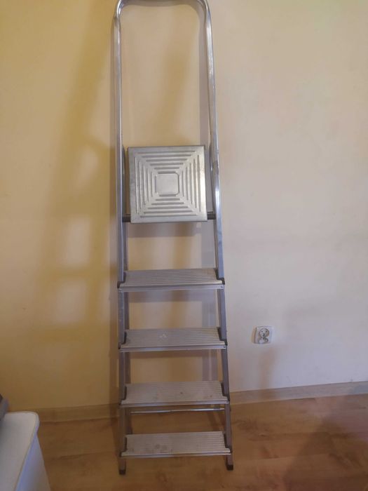 Drabina  aluminiowa 5 stopni stan bardzo dobry