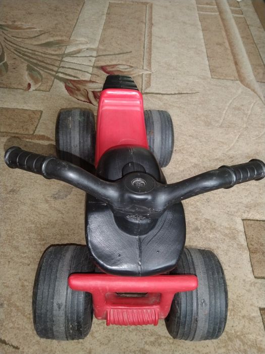 Дитячий квадроцикл в хорошому стані