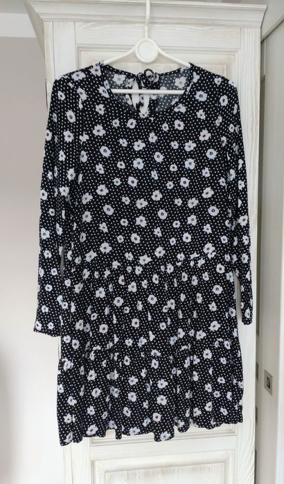 CZTERY RZECZY, płaszcz, trzy sukienki rozmiar 38