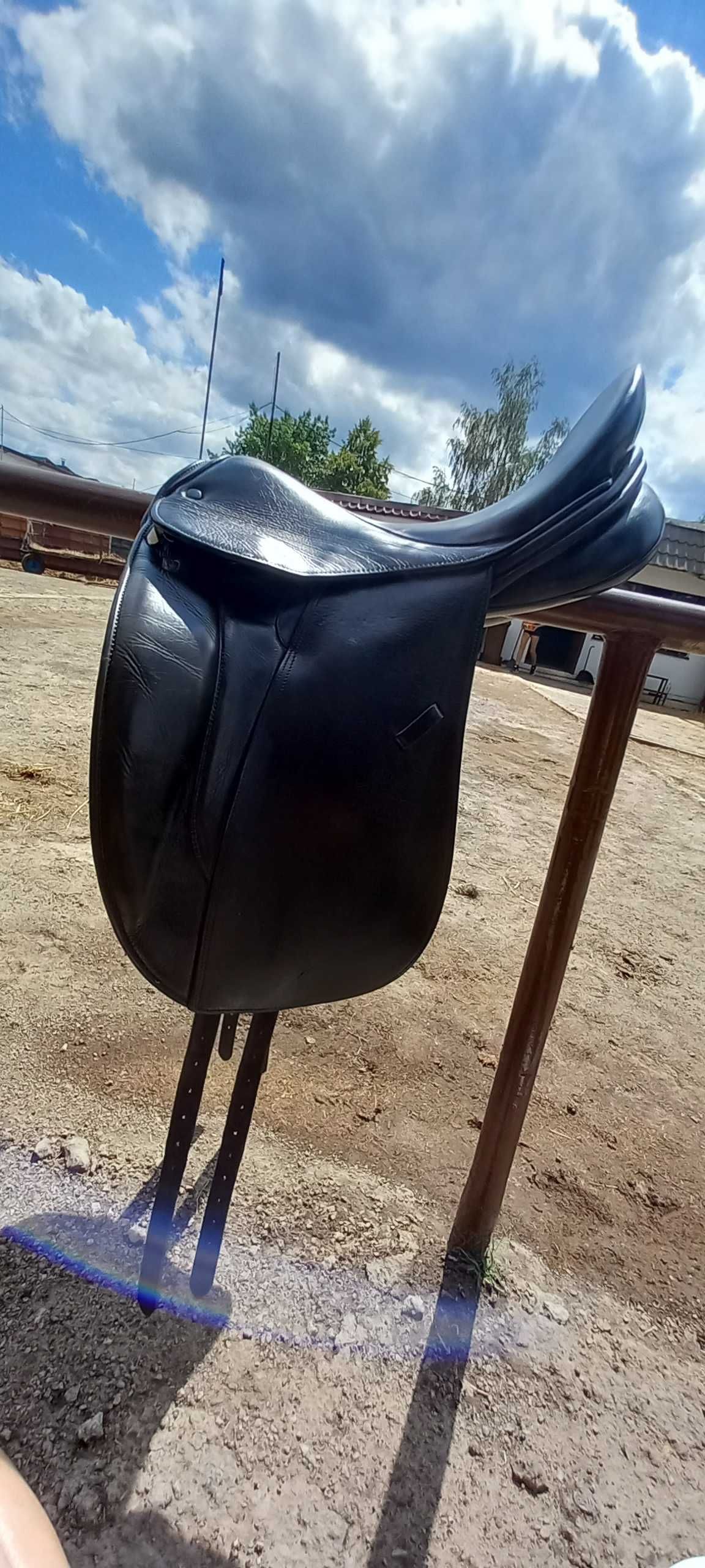 Siodło ujeżdżeniowe Stübben 17,5"/31cm Łęk