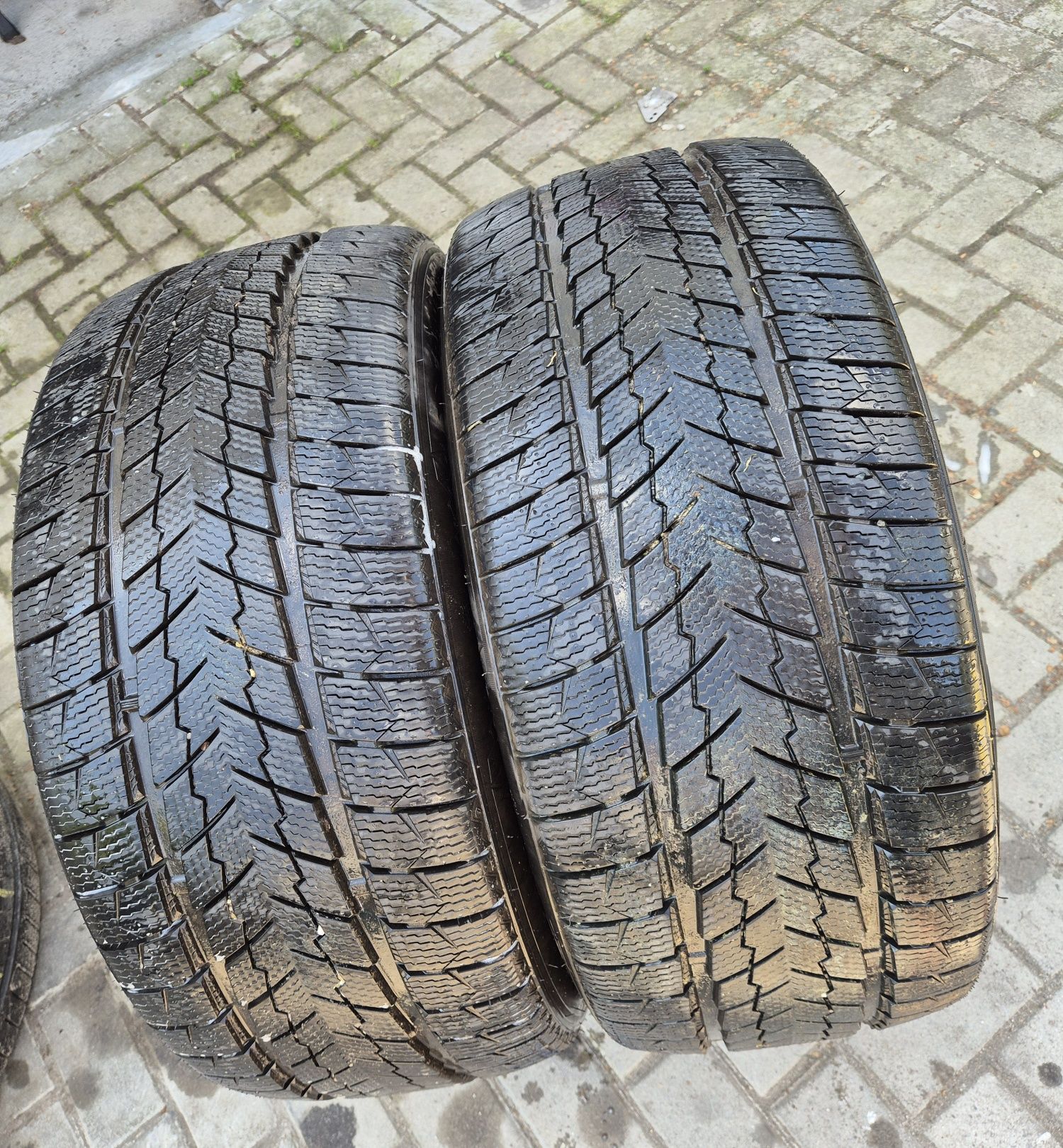 2x Opony Zimowe Davanti 285/45 19 jak nowe