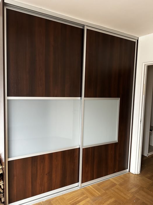 Duża szafa przesuwna