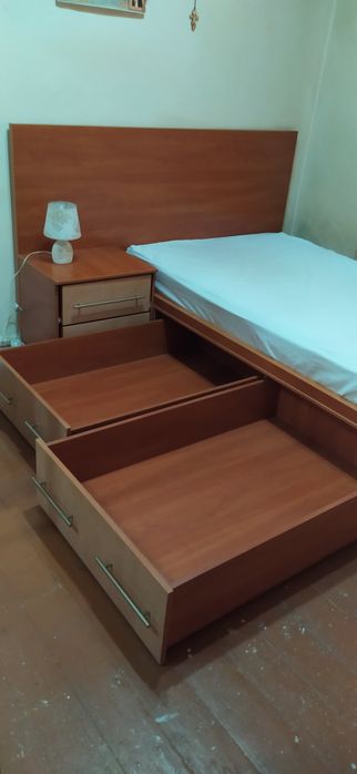 Кровать с тумбой, матрас 200х120см