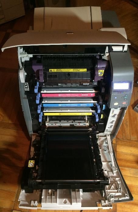 принтер на запчасти HP Color LJ 4700dn