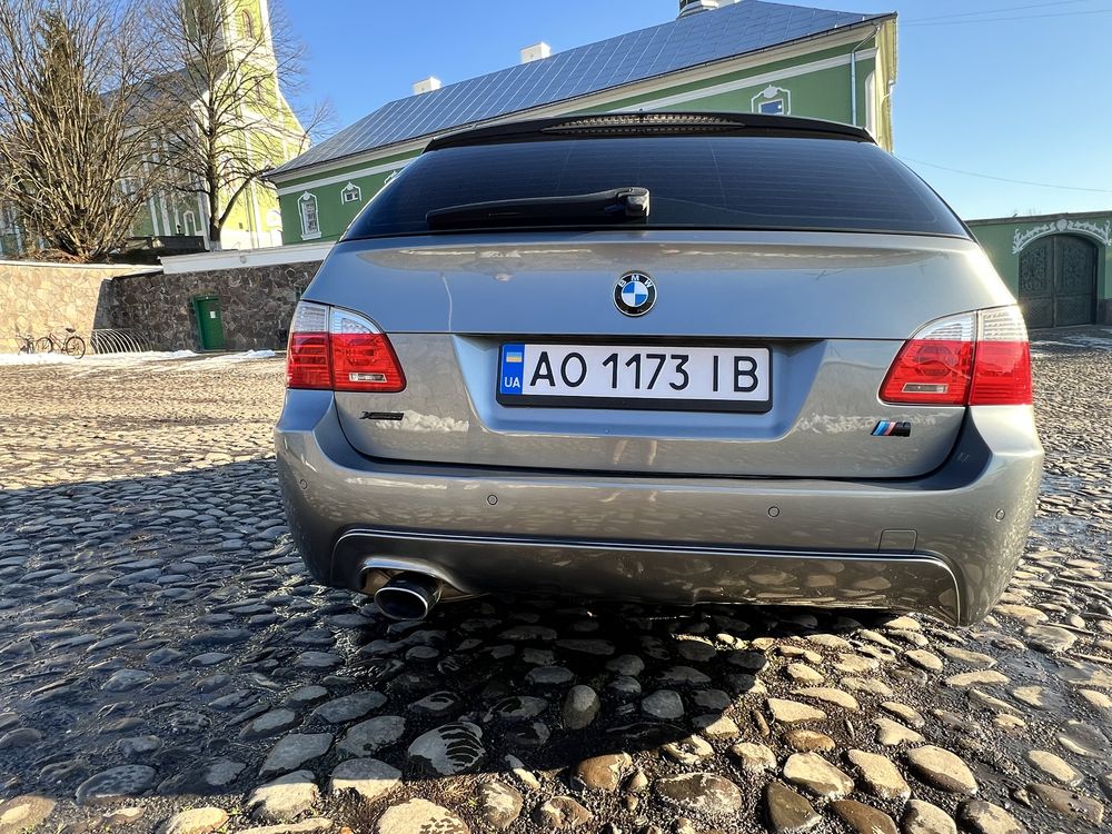 Машина BMW 520 d