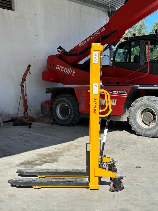 Aluguer de Empilhador Manual/Stacker 1500kg