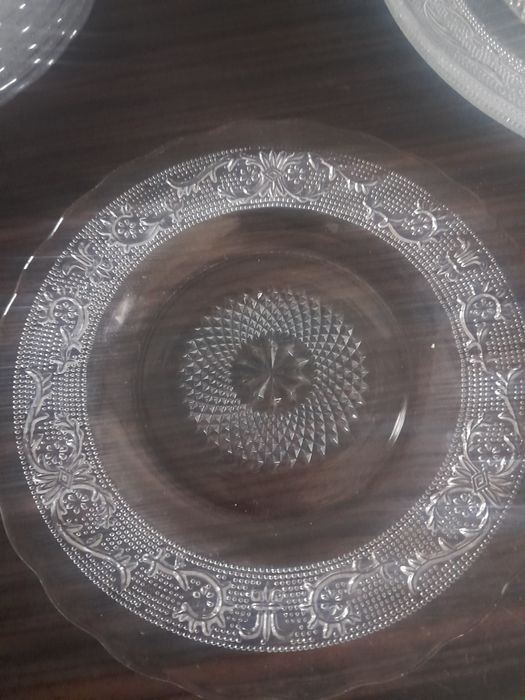 Sprzedam talerze deserowe