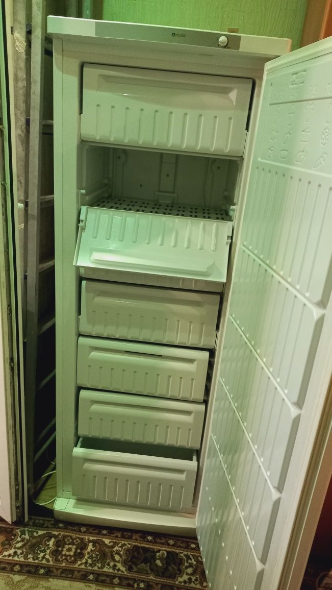 Морозильна камера Indesit