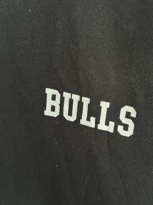 Чорна футболка Chicago Bulls з принтом бика M