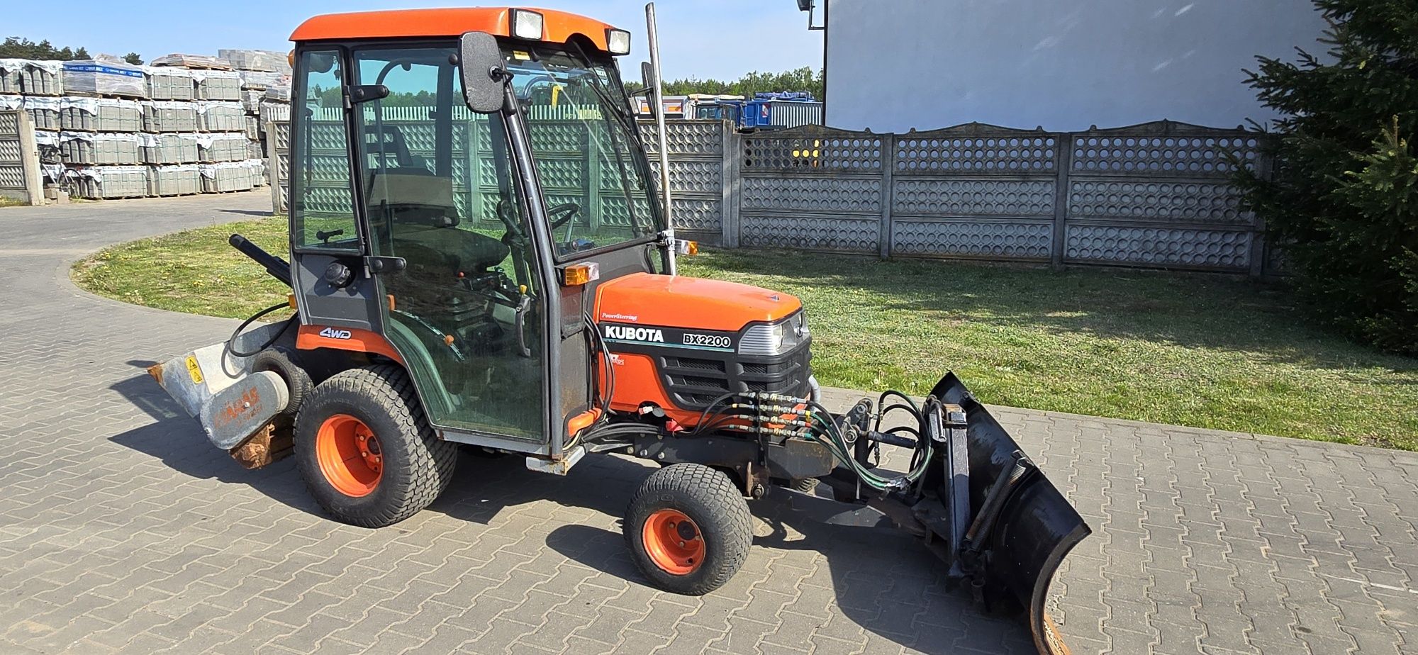 Traktorek komunalny kubota bx2200 plug,piaskarka