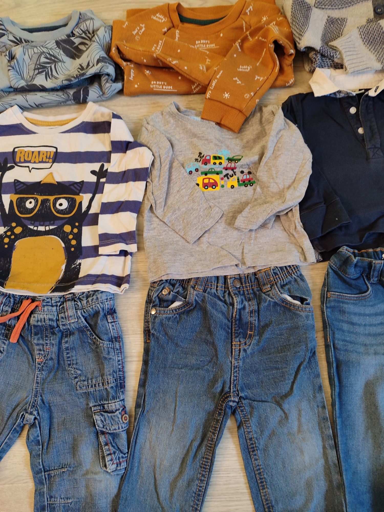 Vendo conjunto de 12 roupas 18/24 meses