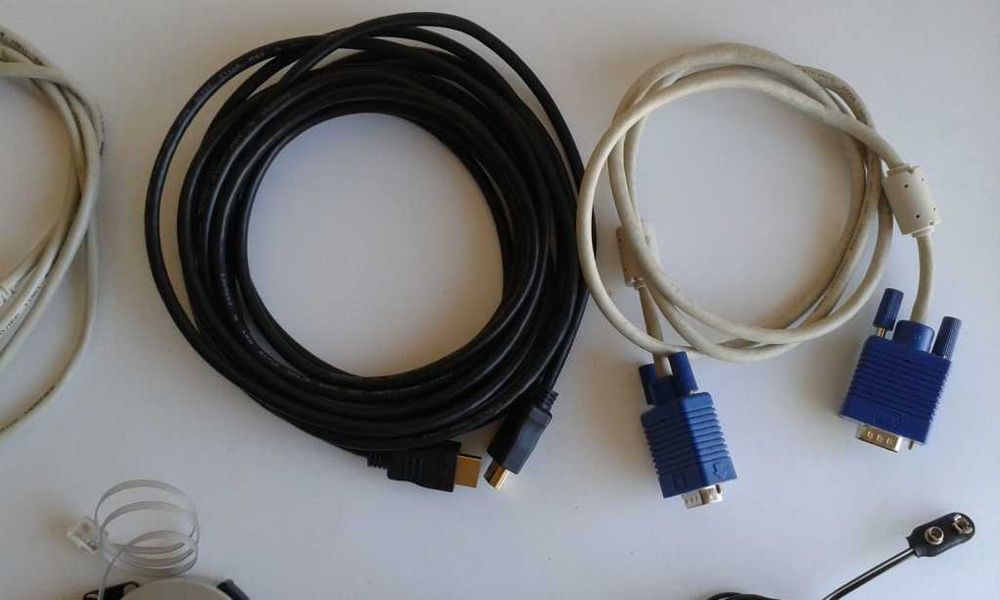 cabos PC e transformadores