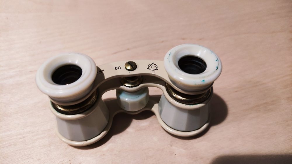 Lornetka teatralna futerał PRL