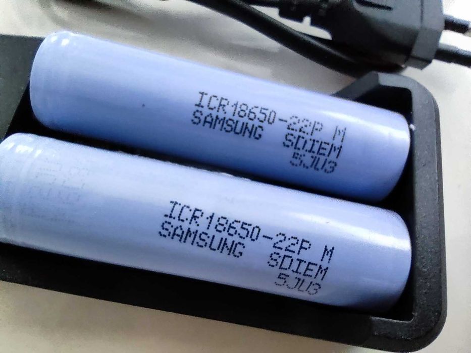 Ładowarka Ogniw 18650 Baterii Akumulatorów Li Ion 3,7v 4,2v + SAMSUNG