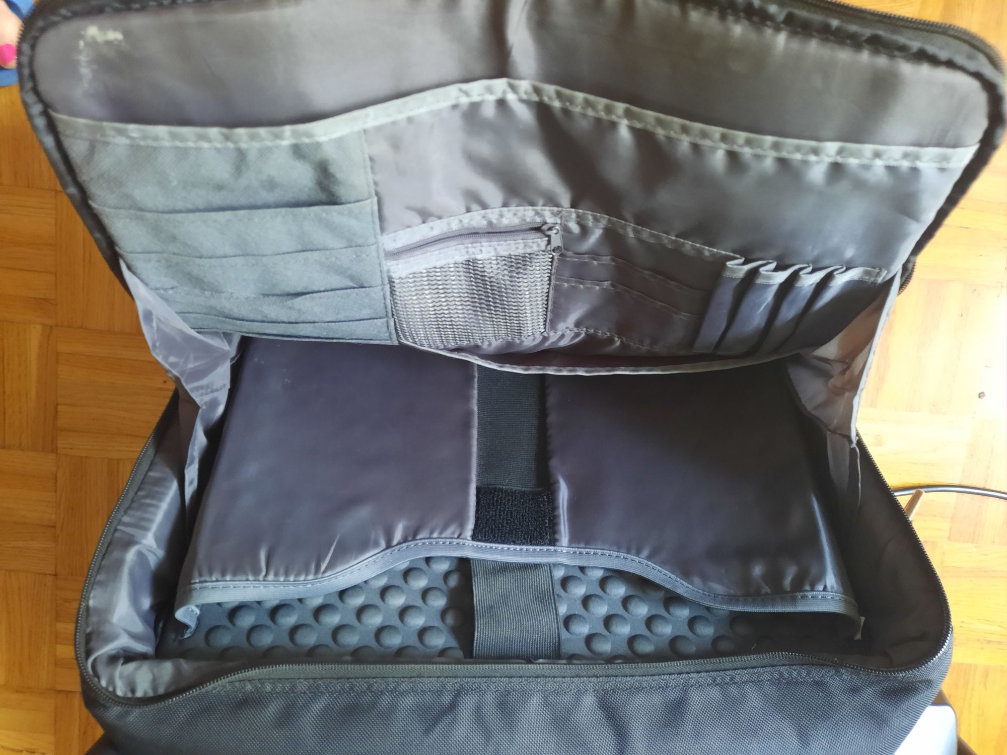 Torba na laptop Dell stabilizatory bdb. Ogrom przegródek