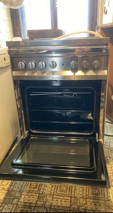 Продам газову пічку з елекричною духовкою -гріль.