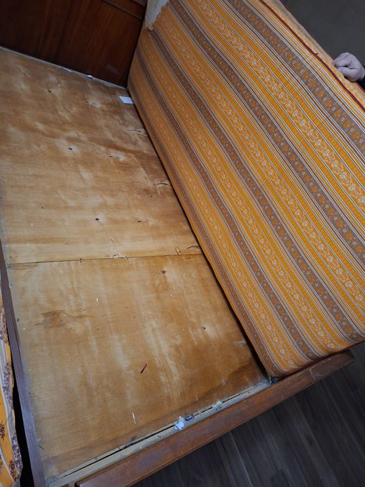 Продам двоспальне ліжко 180х90,тумби,трюмо