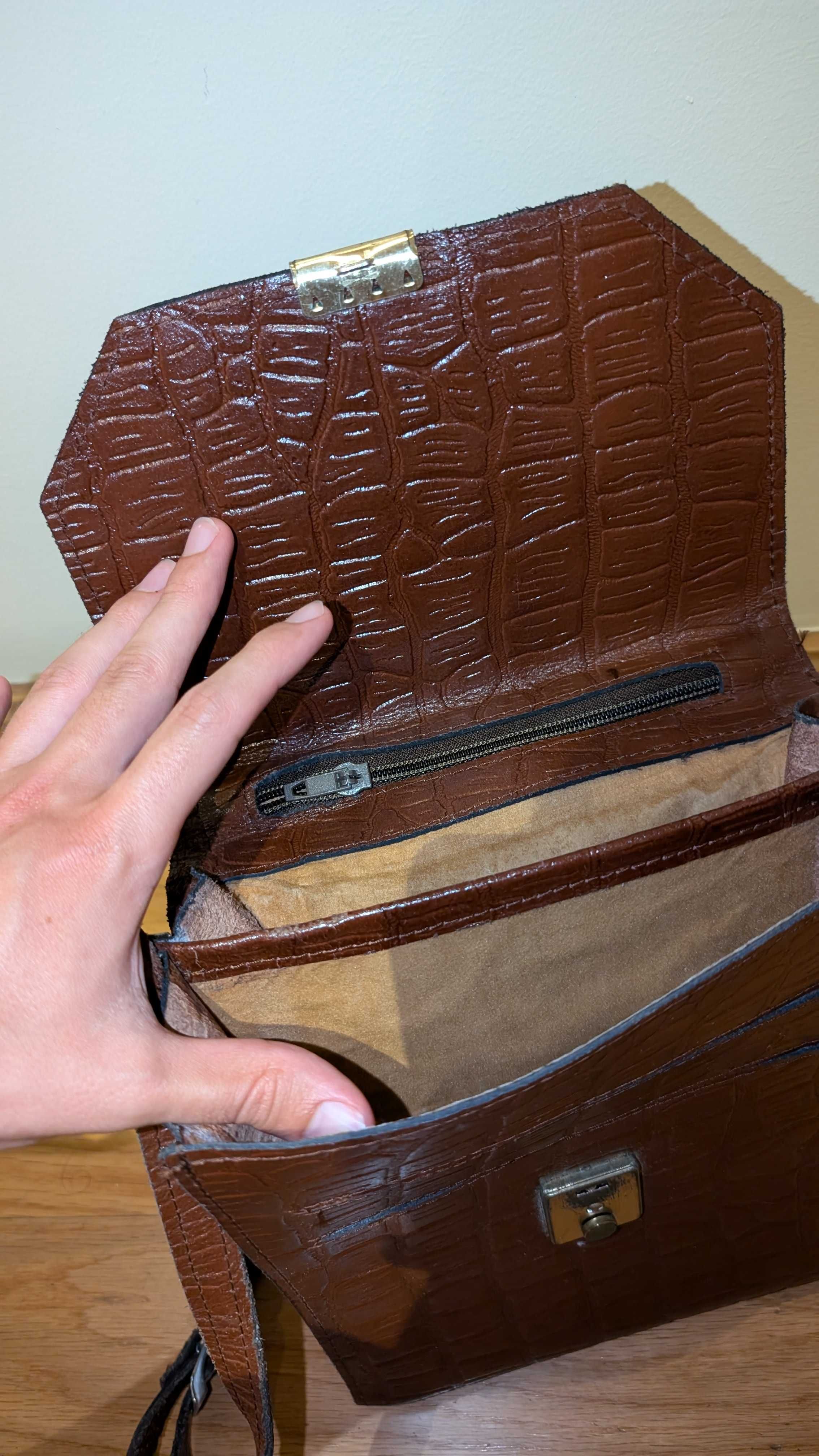 Bolsa tiracolo castanha em Pele