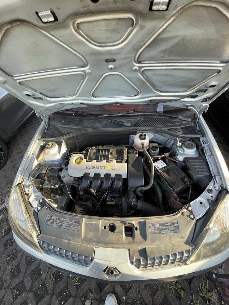 Clio II hatchback 1.2