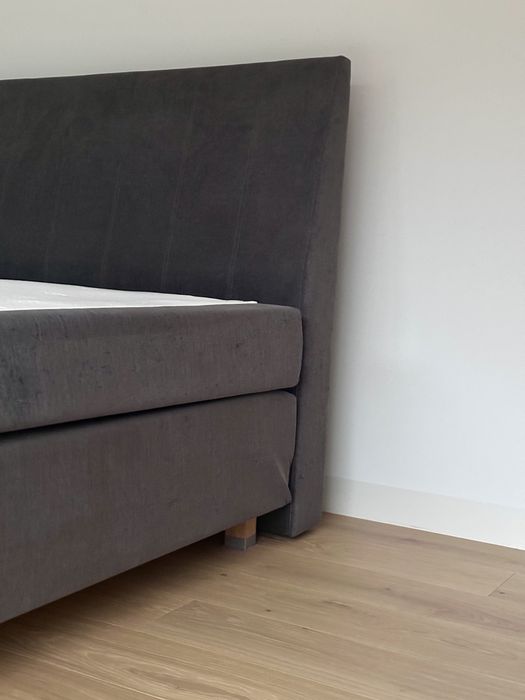 Łóżko kontynentalne marki Hilding 180 ciemnoszare