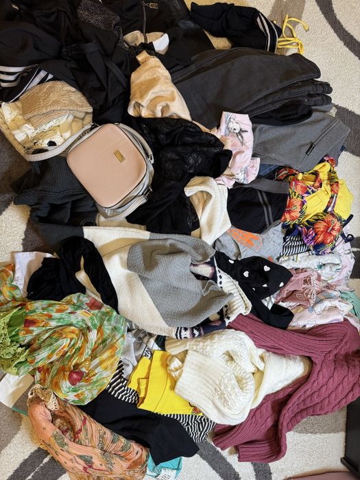 Жіночі речі S 42-44р 65 одиниць