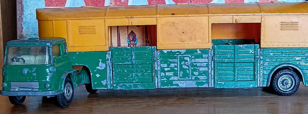 Bedford Articulated Horse Box Ref #1104 Corgi Toys