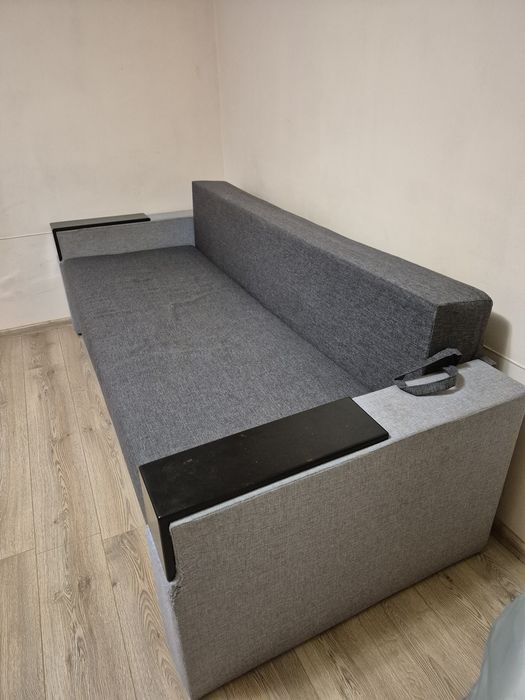 Диван розкладний у сірому кольорі