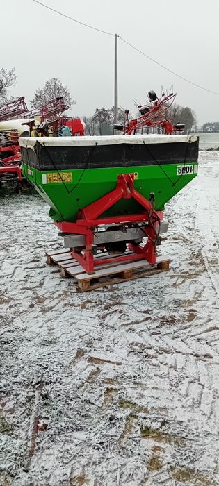 Rozsiewacz  nawozu 1000 kg