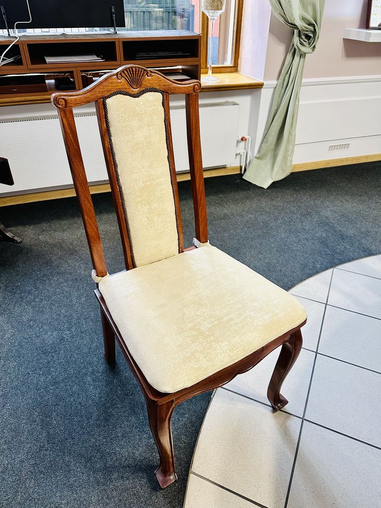 Komplet stół okrągły z obrotowym środkiem