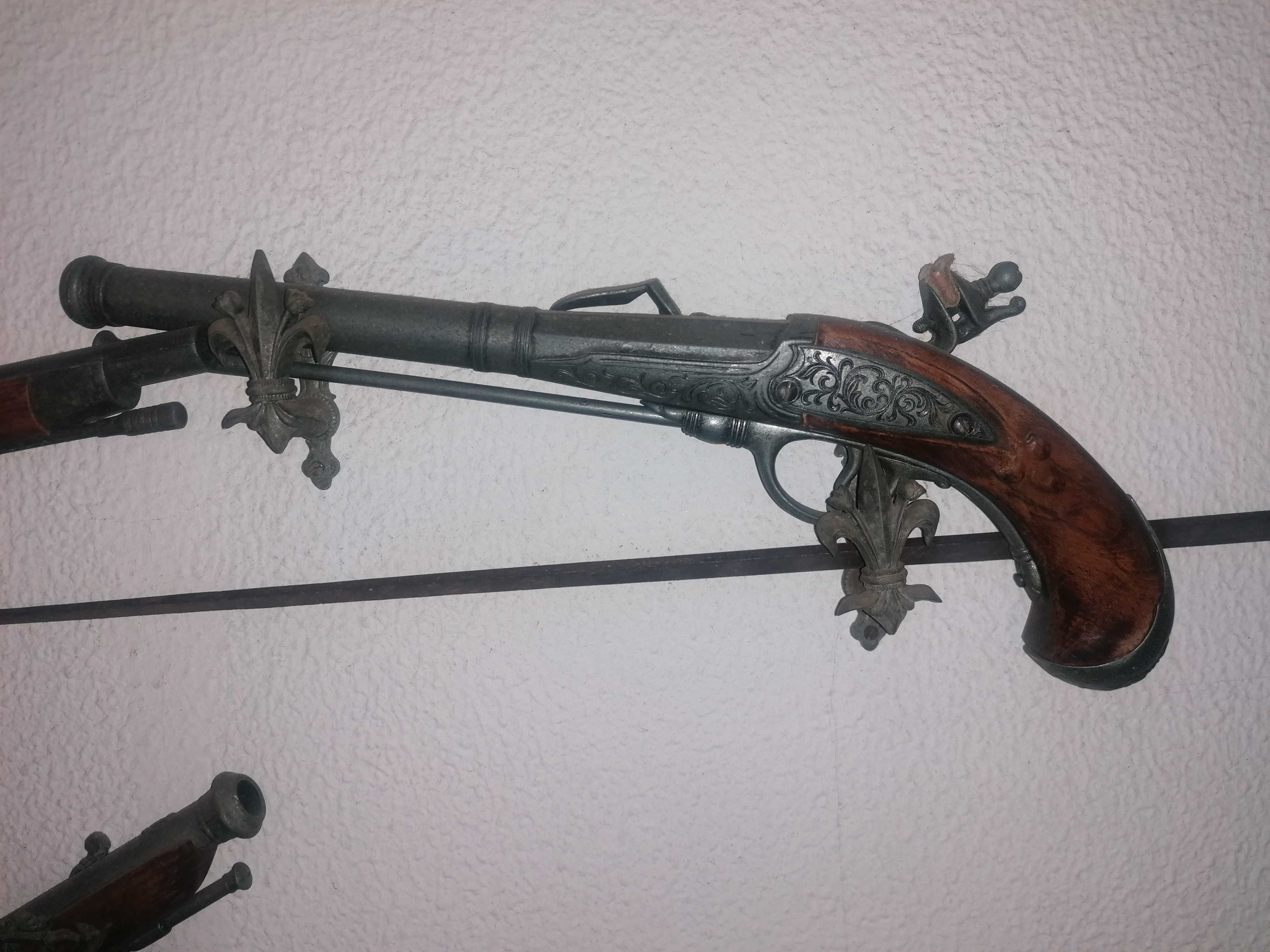 Réplica de pistolas antigas