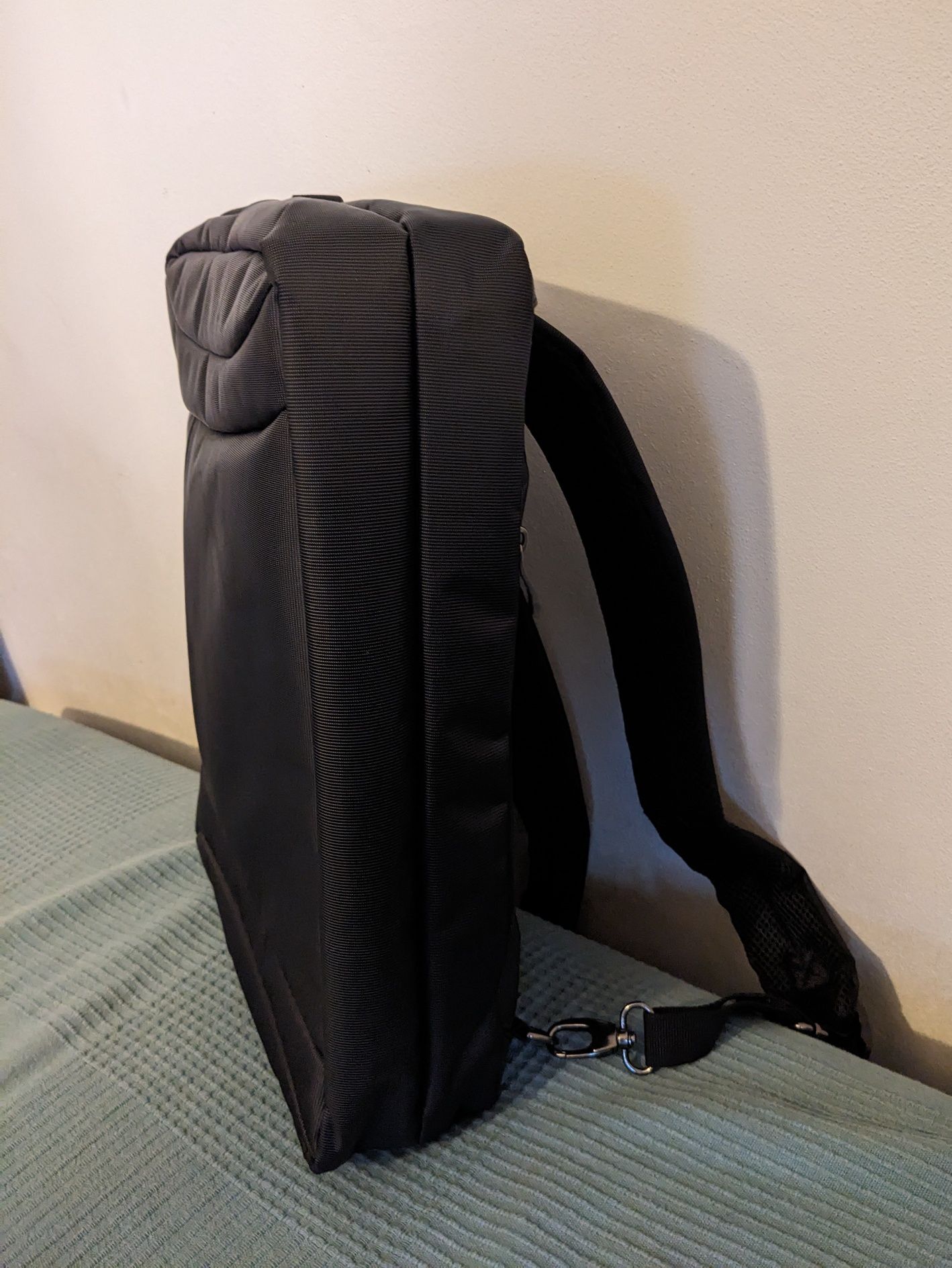 Rivacase Central 8290 16" torba-plecak na laptopa