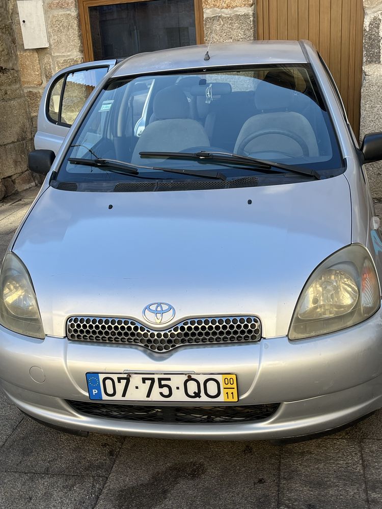 Vendo Toyota yares do ano 2000