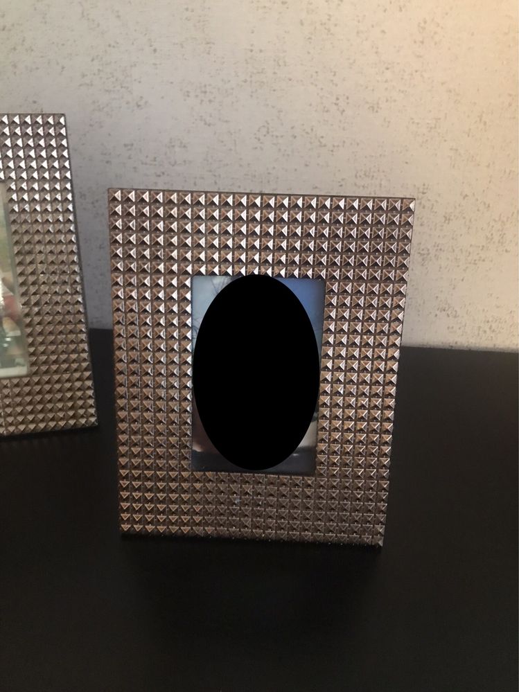 Dois porta retratos em dourado