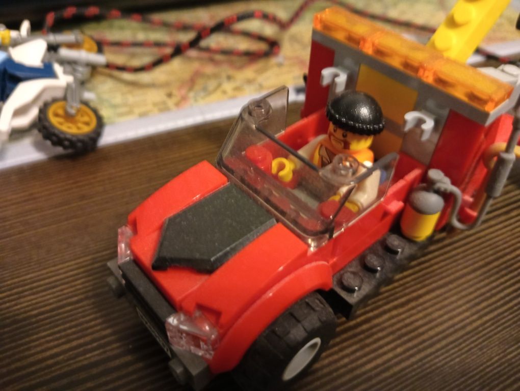 LEGO City 60137 Eskortą Policyjna