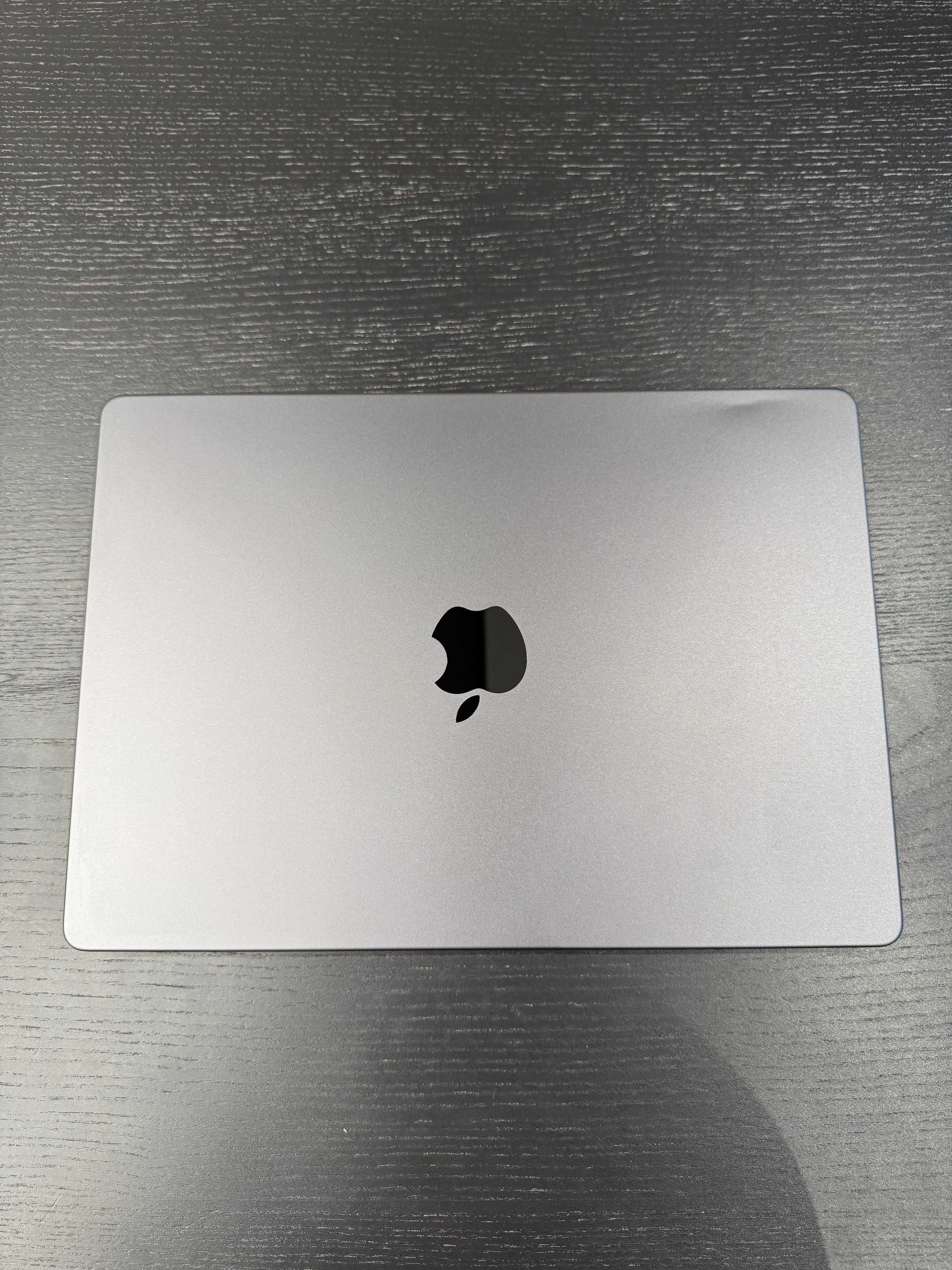 MacBook Pro 14” M4 | 10 rdzeniowe GPU | 24 GB RAM | 2 TB SSD | 70W