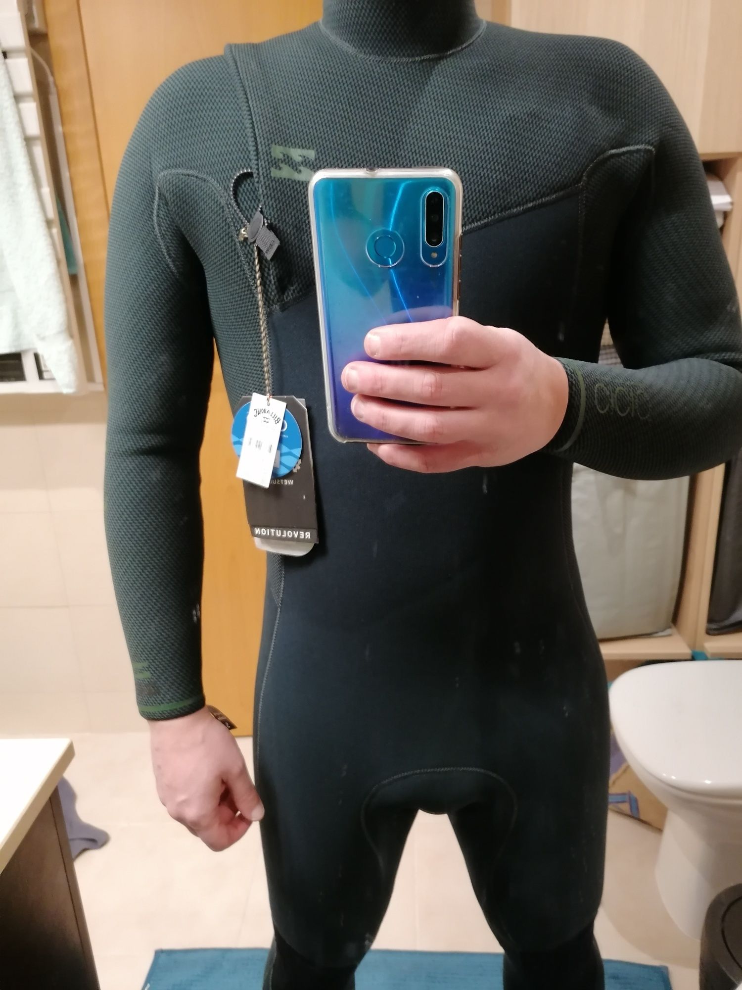 Fato surf - Wetsuit Billabong 4/3 Revolution Zippless Tamanho S (NOVO)