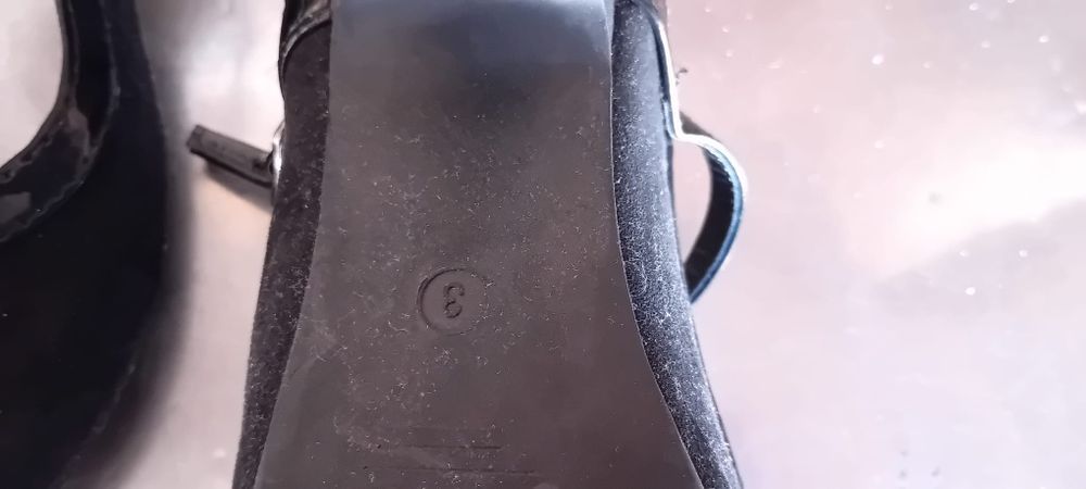 Sapatos pretos com salto de senhora tamanho 35/36