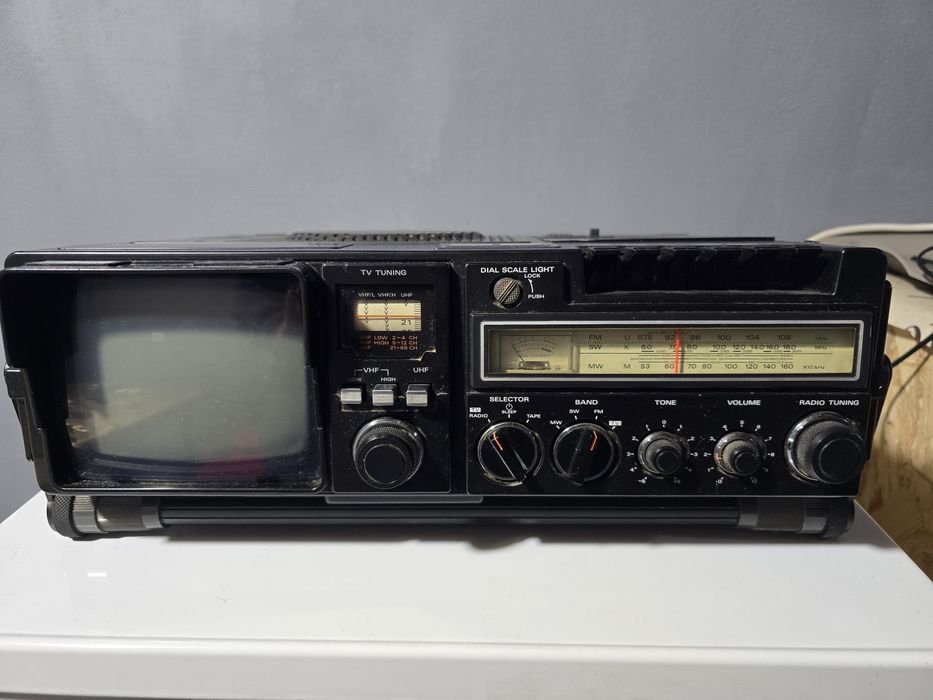 Продам радіо телевізор хітачі