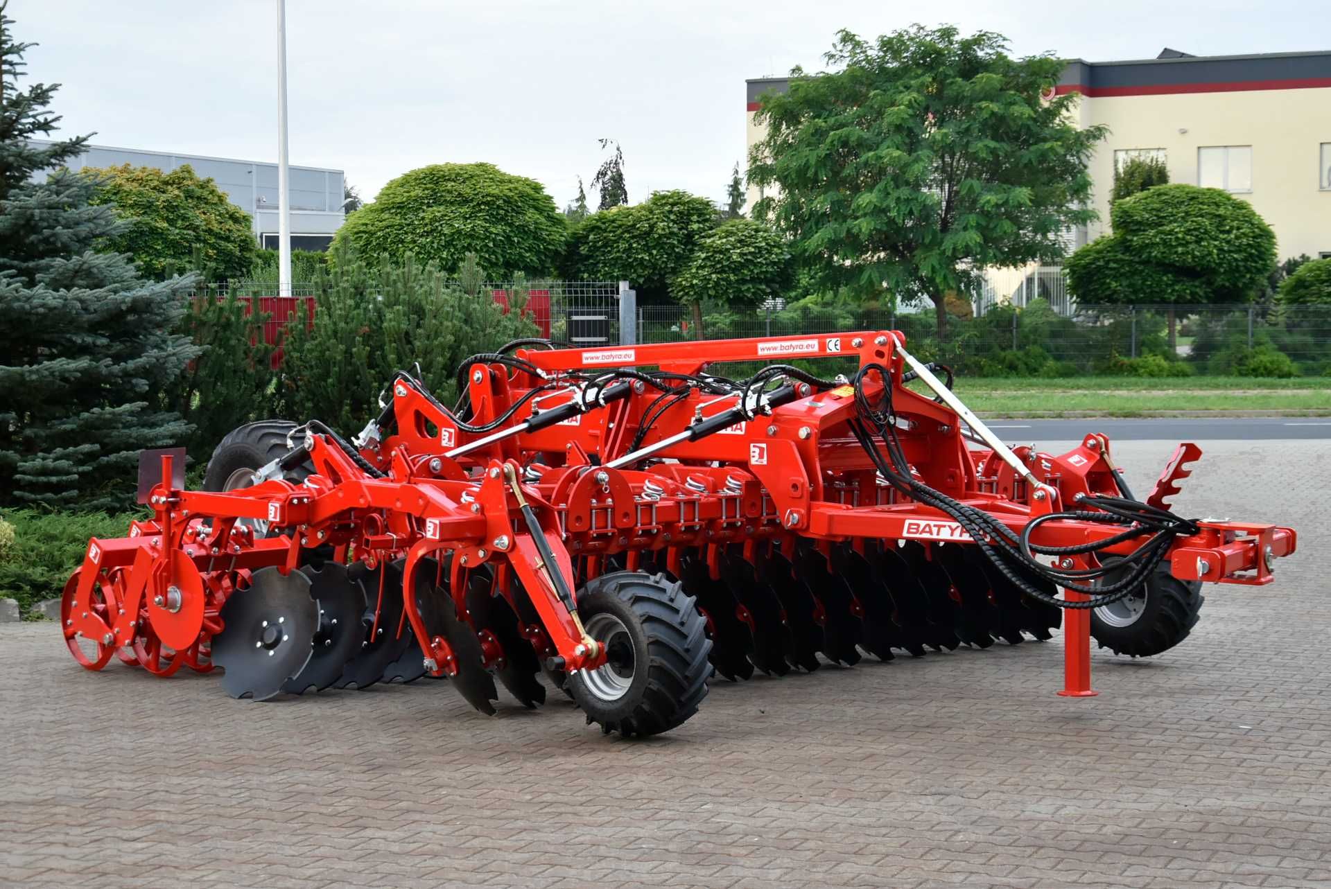 Brona talerzowa TOPDISC hydraulicznie składana BATYRA Maszyny Rolnicze